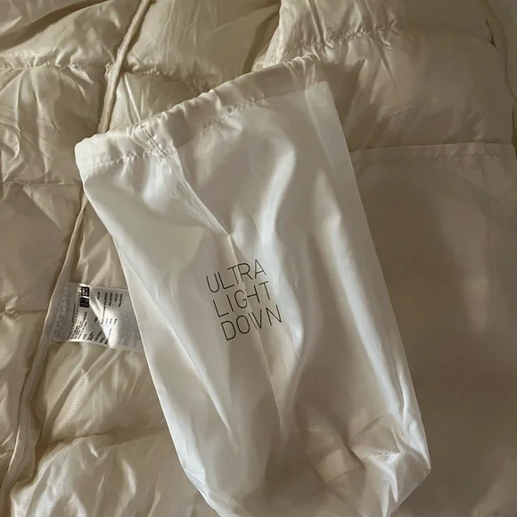 Women's Uniqlo Cream Down Jacket - Picture 4 of 7